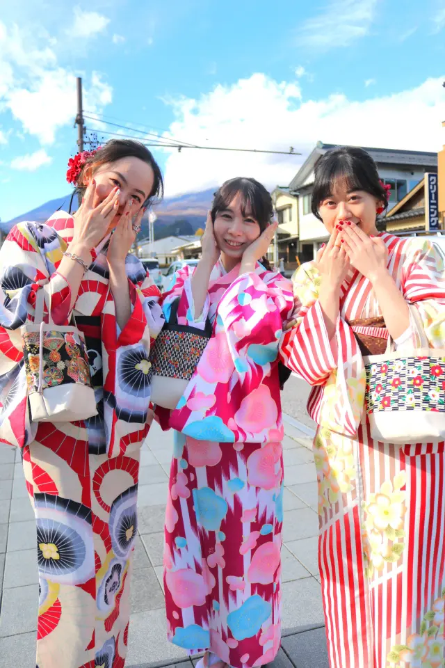 Woman sightseeing in Nikko in a casual rental kimono